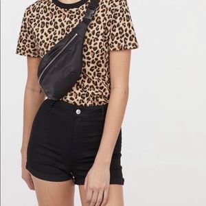 NWOT H&M black denim shorts